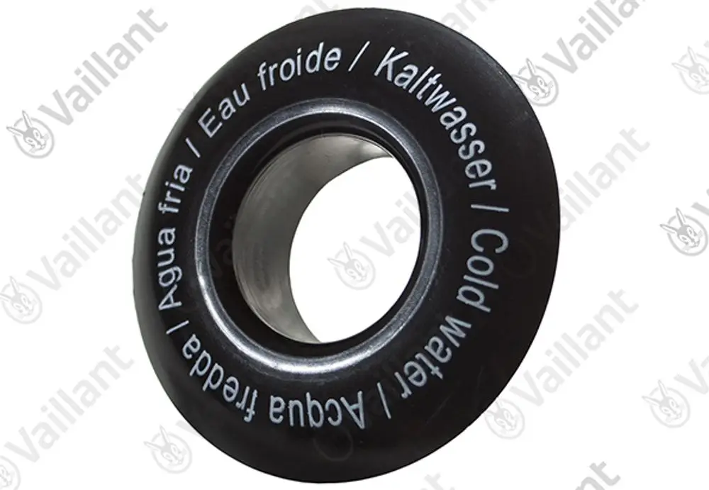 Vaillant-Rosette in Schwarz mit Beschriftung in mehreren Sprachen für kaltes Wasser. Runde Form mit zentralem Loch.